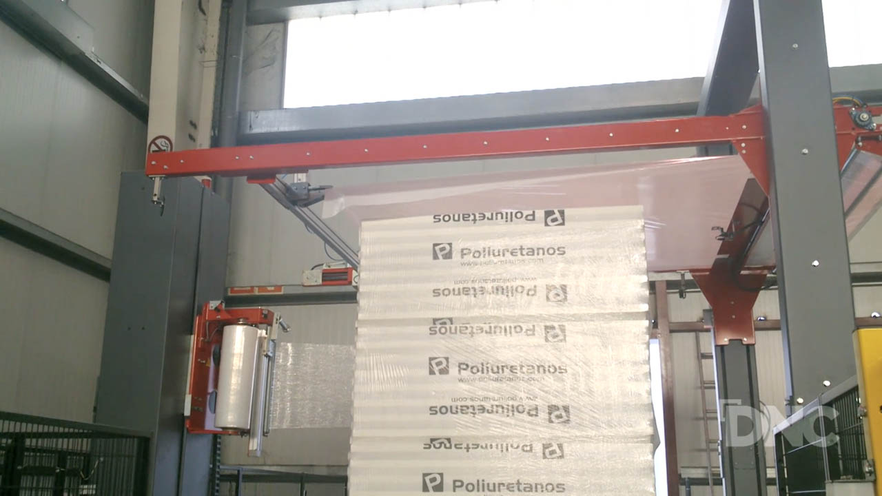 Palletizing and stretch-wrapping of large panels